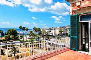 MULTILOCALE A NAPOLI