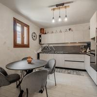 Cucina ad angolo moderna, completa e come nuova