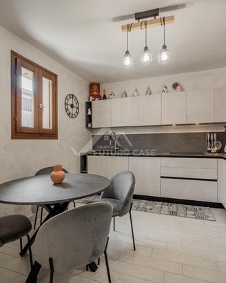 Cucina ad angolo moderna, completa e come nuova