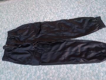 pantaloni finta pelle neri lucidi da donna
