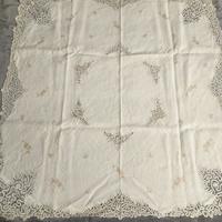 Centro tavola ricamato a mano 