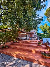 Villa singola con piscina zona Etna