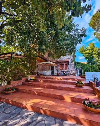 Villa singola con piscina zona Etna