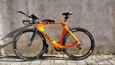 Bicicletta crono triathlon