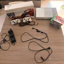 Xbox One S 1TB + 10 giochi + 2 controller