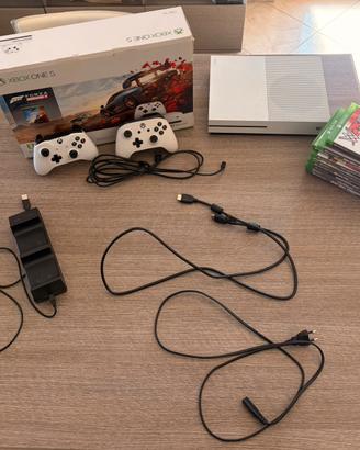 Xbox One S 1TB + 10 giochi + 2 controller
