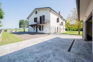 VILLA SINGOLA A GONZAGA