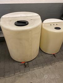 Serbatoi plastica con tappo e valvola 500 e 200 lt