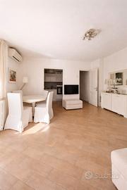 Trilocale arredato quartiere del sole