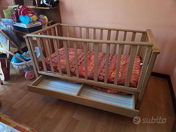 Lettino per bambino in legno con 2 cassetti