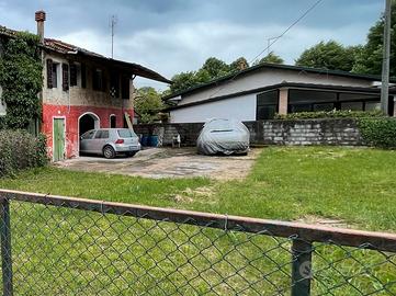 Mirano ampia porzione di casa su due piani