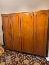 Armadio vintage con cassetti