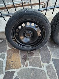 4 gomme usate invernali e sensori per le gomme 