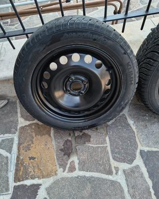 4 gomme usate invernali e sensori per le gomme 