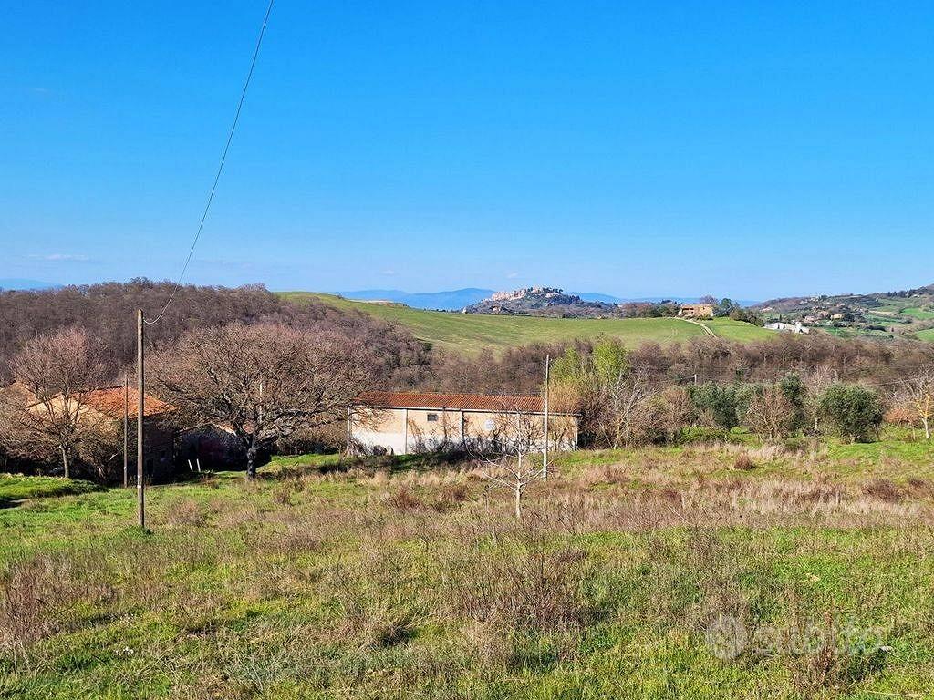 Rustico / Casale di 200 m² con 2 locali e box auto - Altro