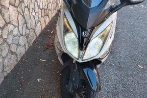 SYM JOYMAX 300i  800 €