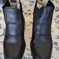 Stivaletti e guanti per equitazione 