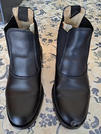 Stivaletti e guanti per equitazione 