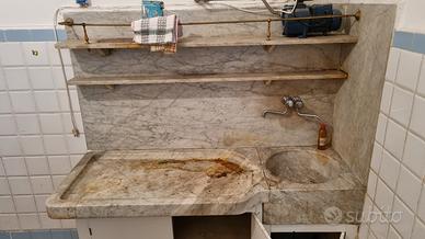 Lavandino in marmo di Carrara con scolatoio