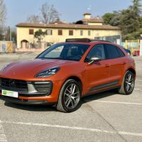 PORSCHE Macan 2.0 T ORANGE LAVA