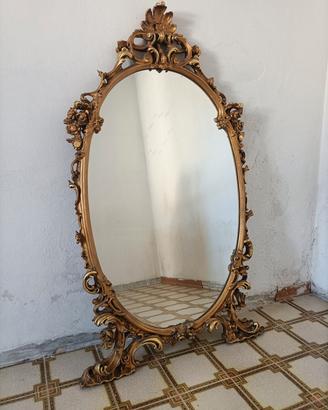 Antico specchio con cornice dorata 