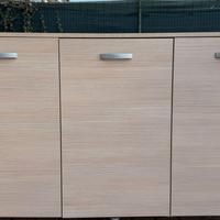 Libreria con mobile, scrivania con casetti e sedia