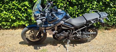 MOTO TRIUMPH