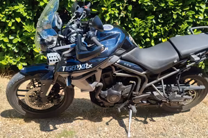 MOTO TRIUMPH
