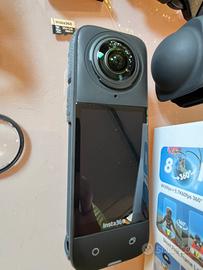 Insta 360 X4 pro con accessori