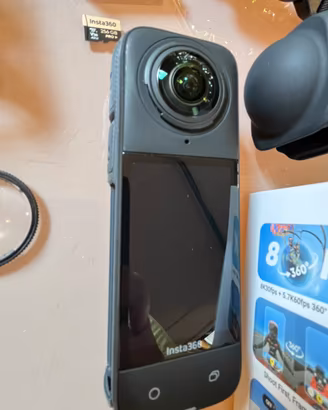 Insta 360 X4 pro con accessori