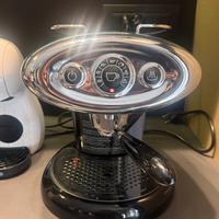 Macchina del caffè Illy