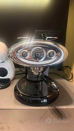 Macchina del caffè Illy