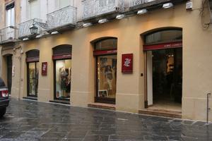 Locale commerciale per abbigliamento ed altro