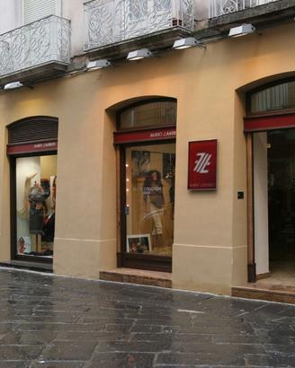 Locale commerciale per abbigliamento ed altro