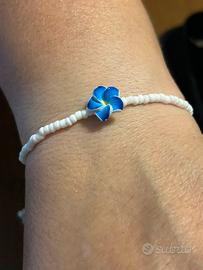 Braccialetti fatti a mano in perline e charm