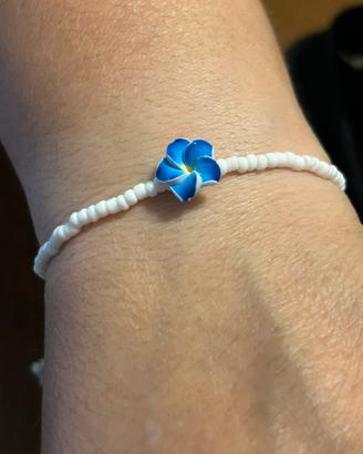 Braccialetti fatti a mano in perline e charm