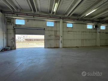Immobile di 1000 m² con 2 locali a Albano Laziale