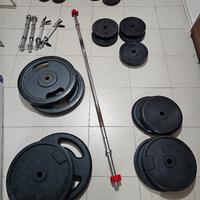 Pesi gommati e rack con bilanciere