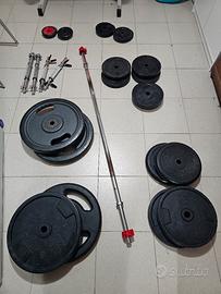 Pesi gommati e rack con bilanciere