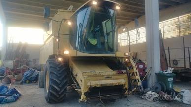 Mietitrebbia New Holland TX 64