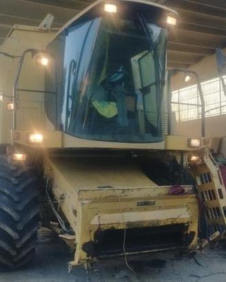 Mietitrebbia New Holland TX 64