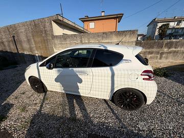 Auto Peugeot 208 GTI