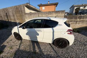 Auto Peugeot 208 GTI
