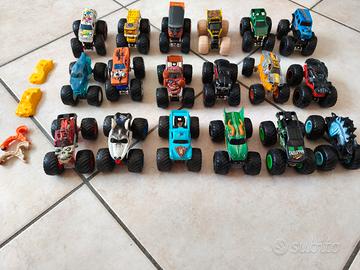 Lotto 18 Hot Wheels Monster Trucks