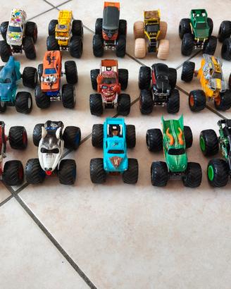 Lotto 18 Hot Wheels Monster Trucks