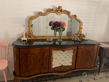 Elegante Credenza Vintage con Specchiera Intagliat