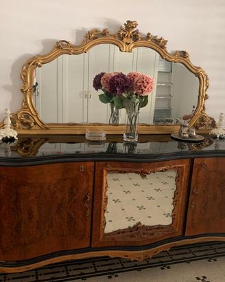 Elegante Credenza Vintage con Specchiera Intagliat