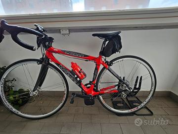 Bici da Corsa in Carbonio con Pedalata Assistita