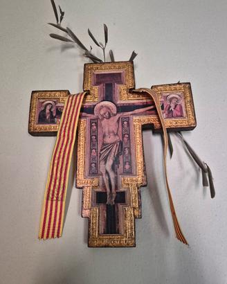 Crocifisso in legno dorato