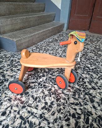 Cavallino con ruote legno
